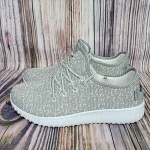 NAVIG8 Easy 33 Grey and White Sneakers